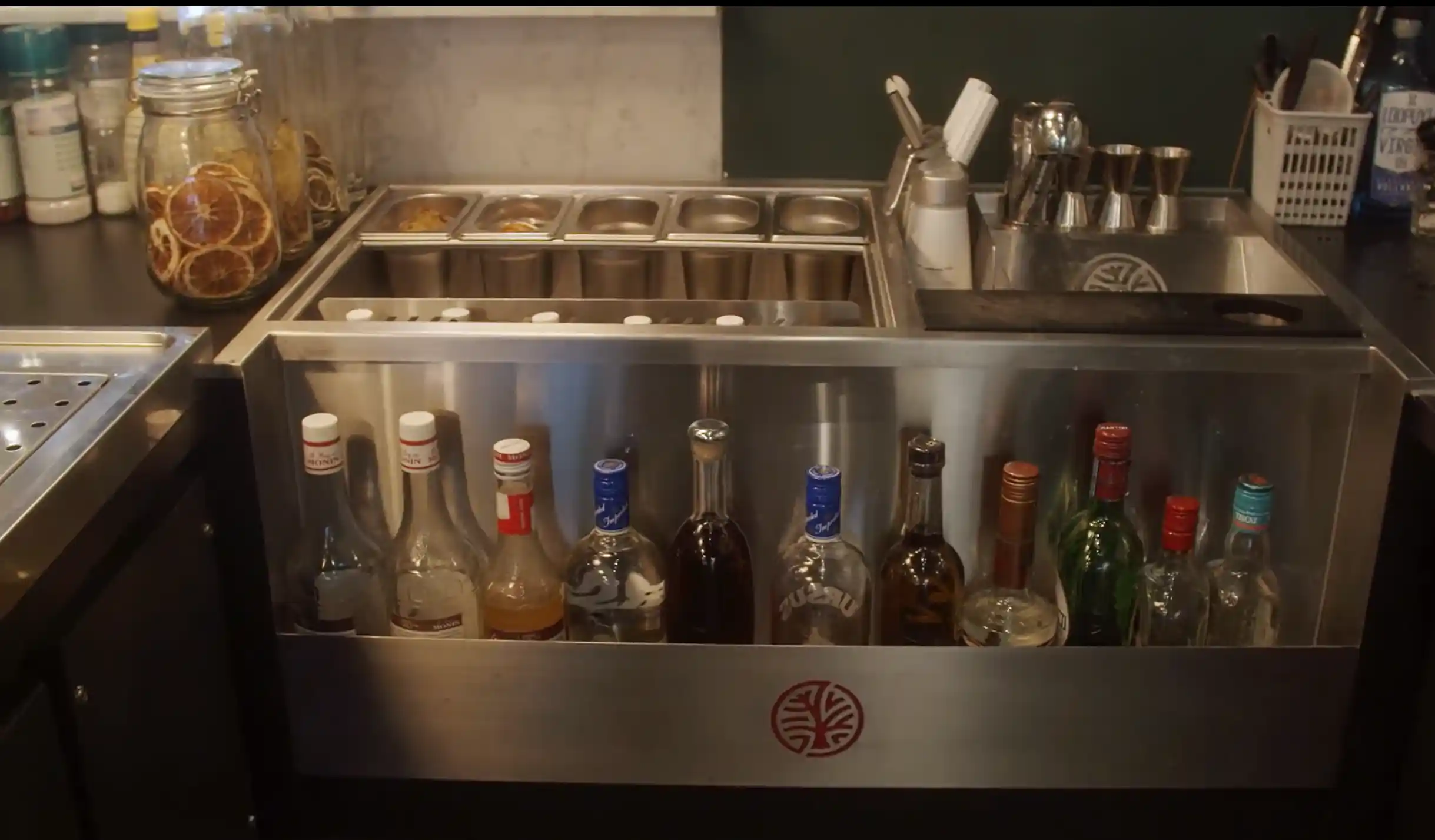 The Iron Lady cocktail bar Rotterdam with Kobayashi station