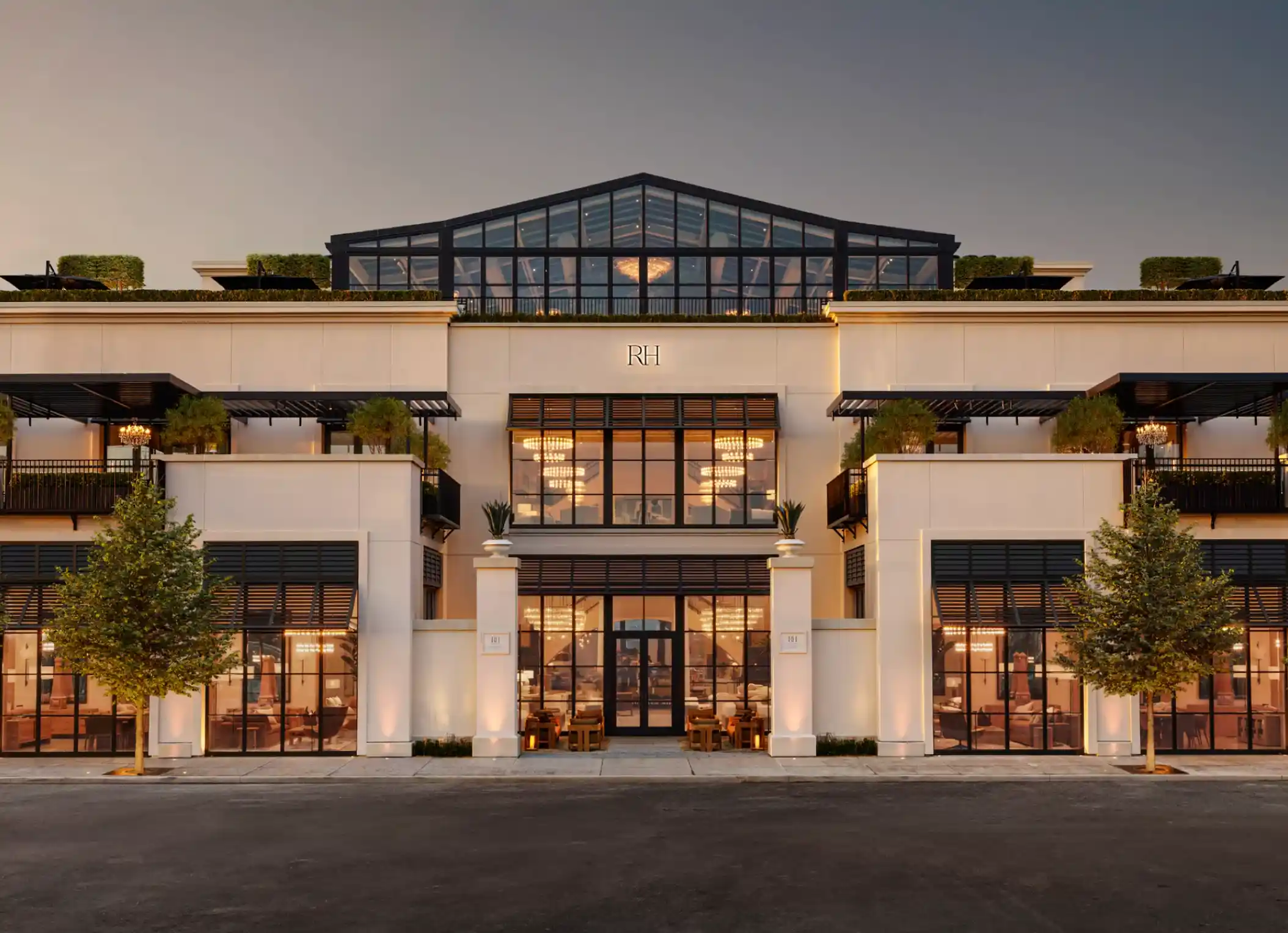 RH Cleveland restaurant bar with Kobayashi station