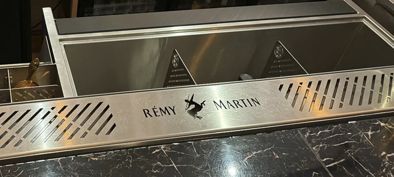 Drink rail with a custom laser-cut logo (add-on)